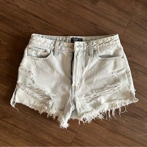 Abercrombie & Fitch light wash distressed denim shorts size 2